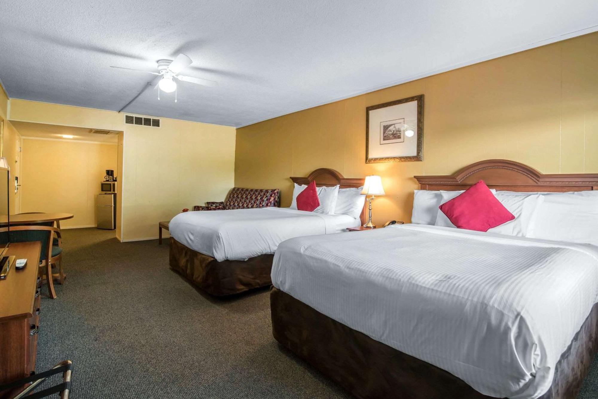 Tiltonlodge Inn & Suites מראה חיצוני תמונה
