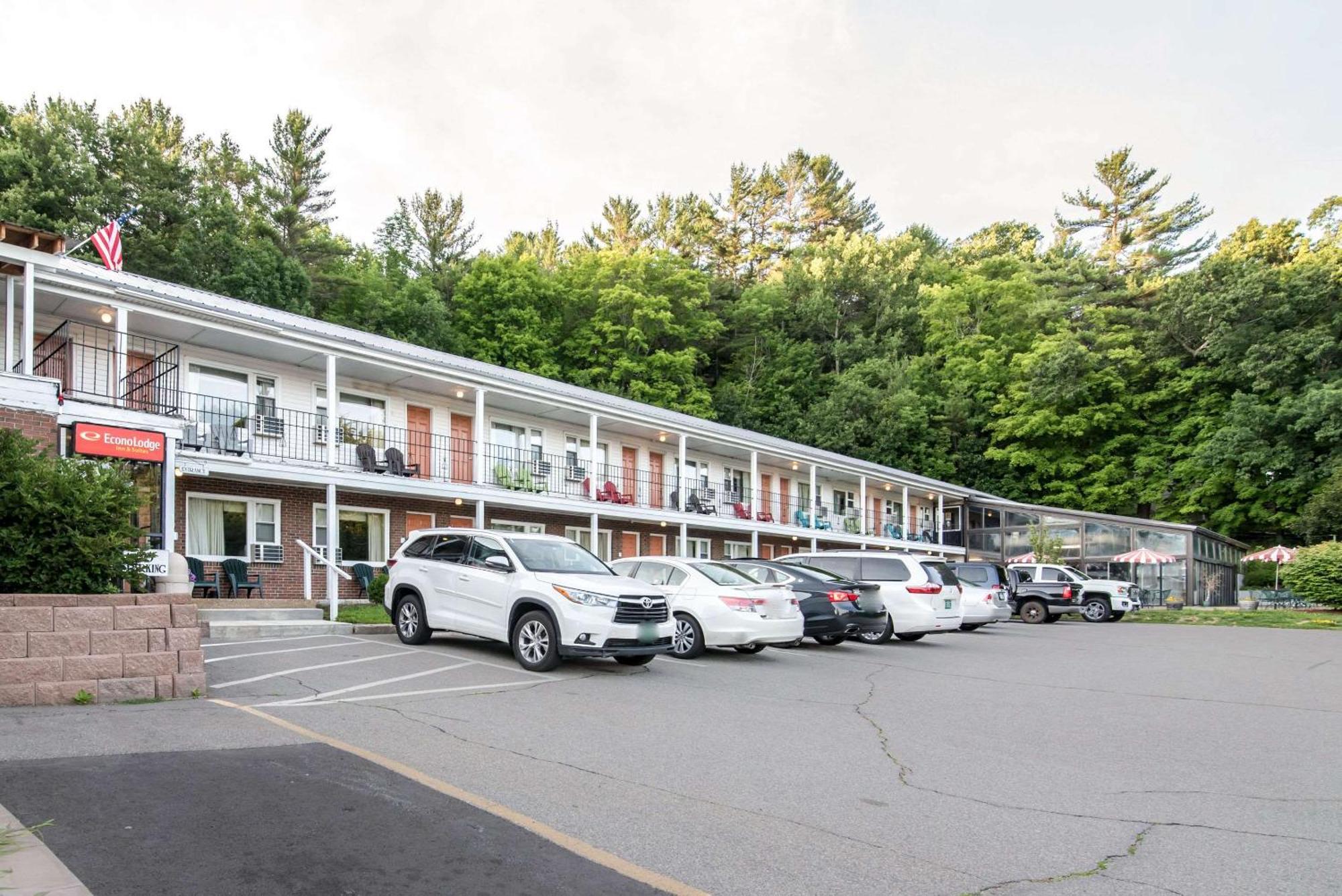 Tiltonlodge Inn & Suites מראה חיצוני תמונה